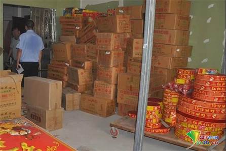 胡同内非法存放烟花鞭炮 郑州公安极速查处